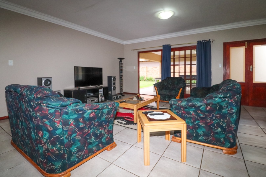 3 Bedroom Property for Sale in Flamwood North West